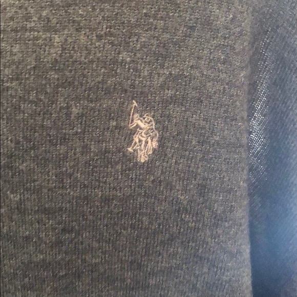 NWT Men’s Grey V-neck Sweater - Picture 2 of 5